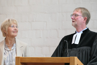 Chorleiterin Angelika Hanzlick und Pfarrer Klaus Göldner in St. Johannes feierlich verabschiedet